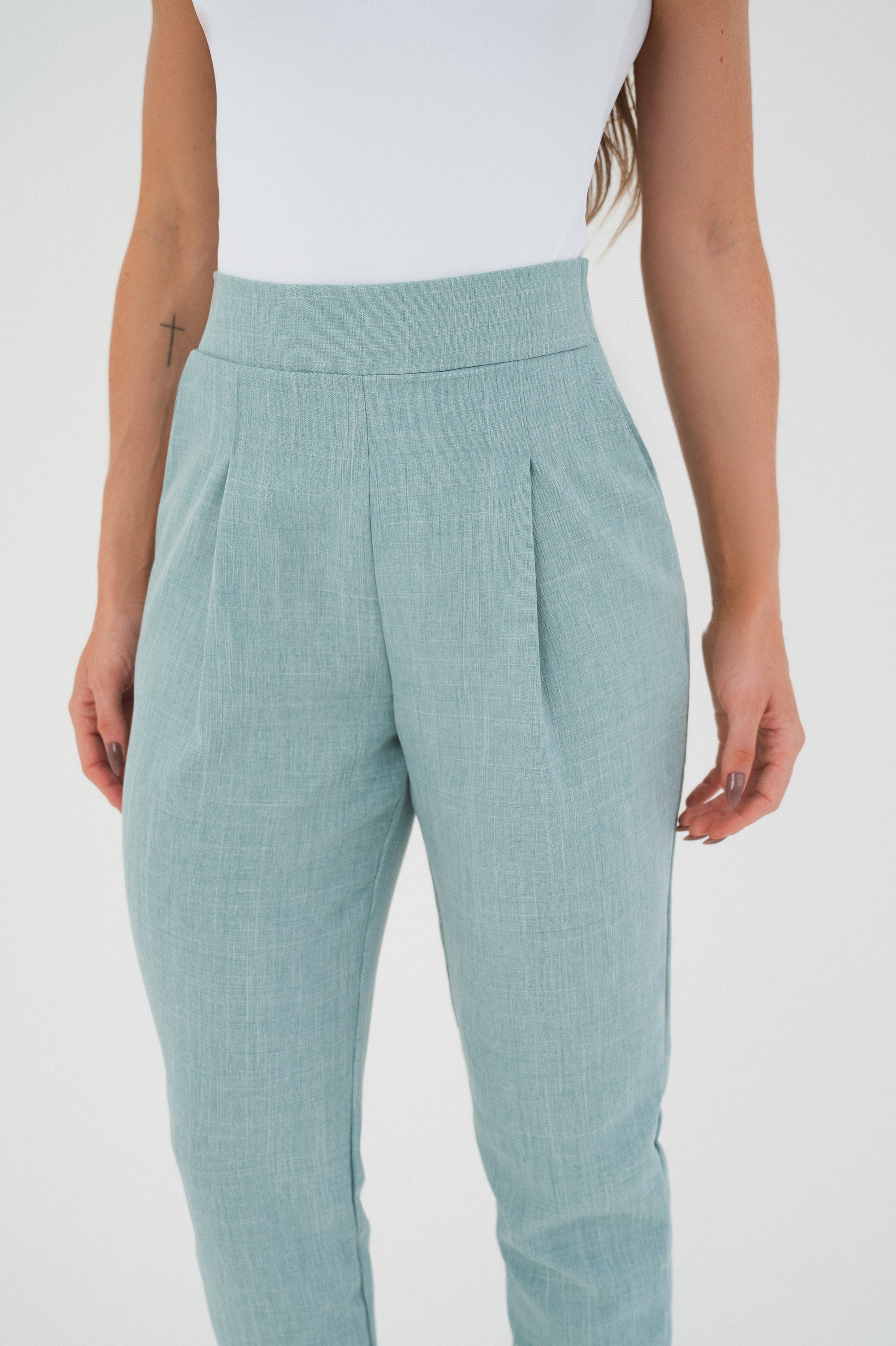 Calça Carrot Capri