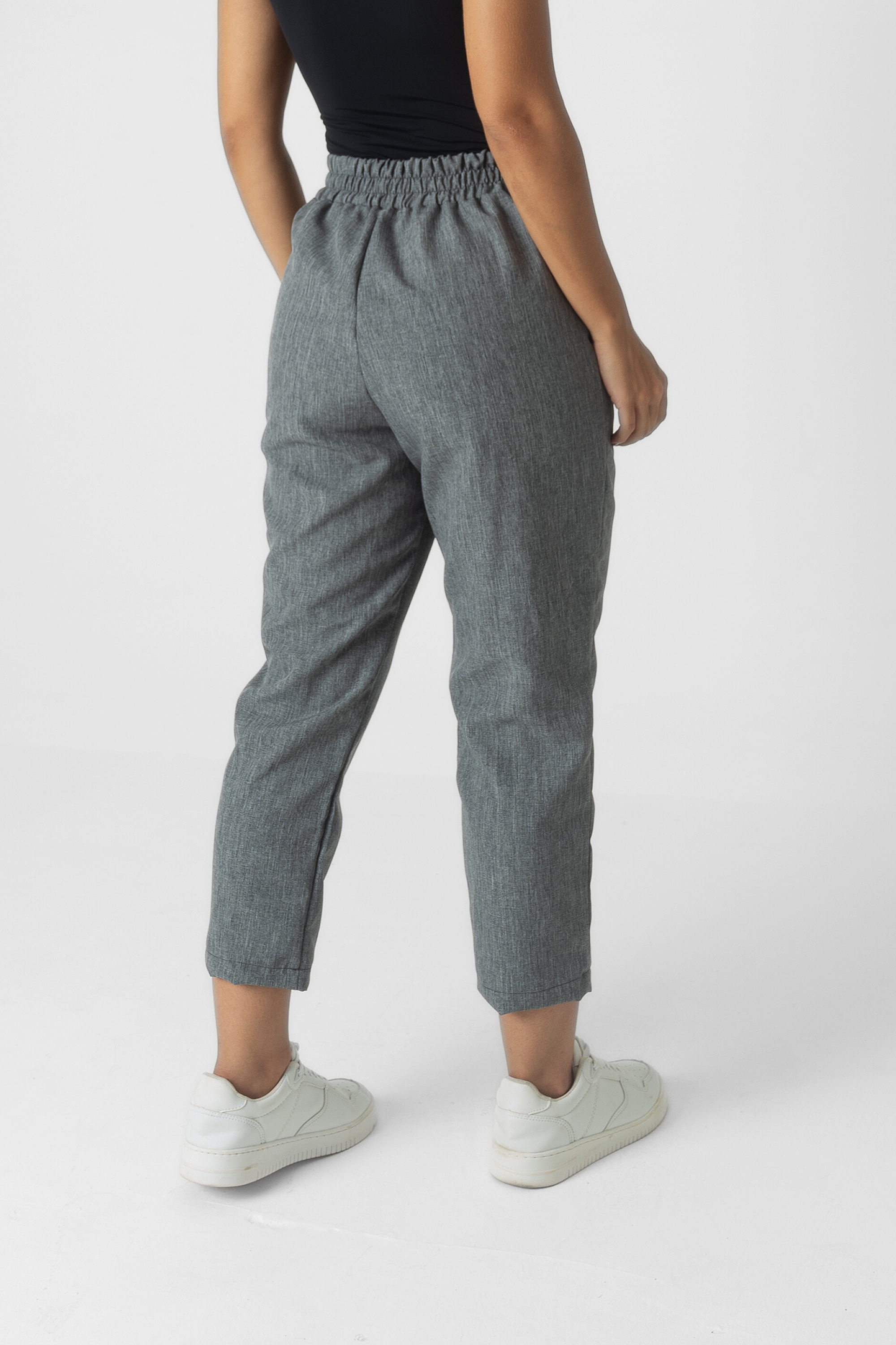 Calça Carrot Capri