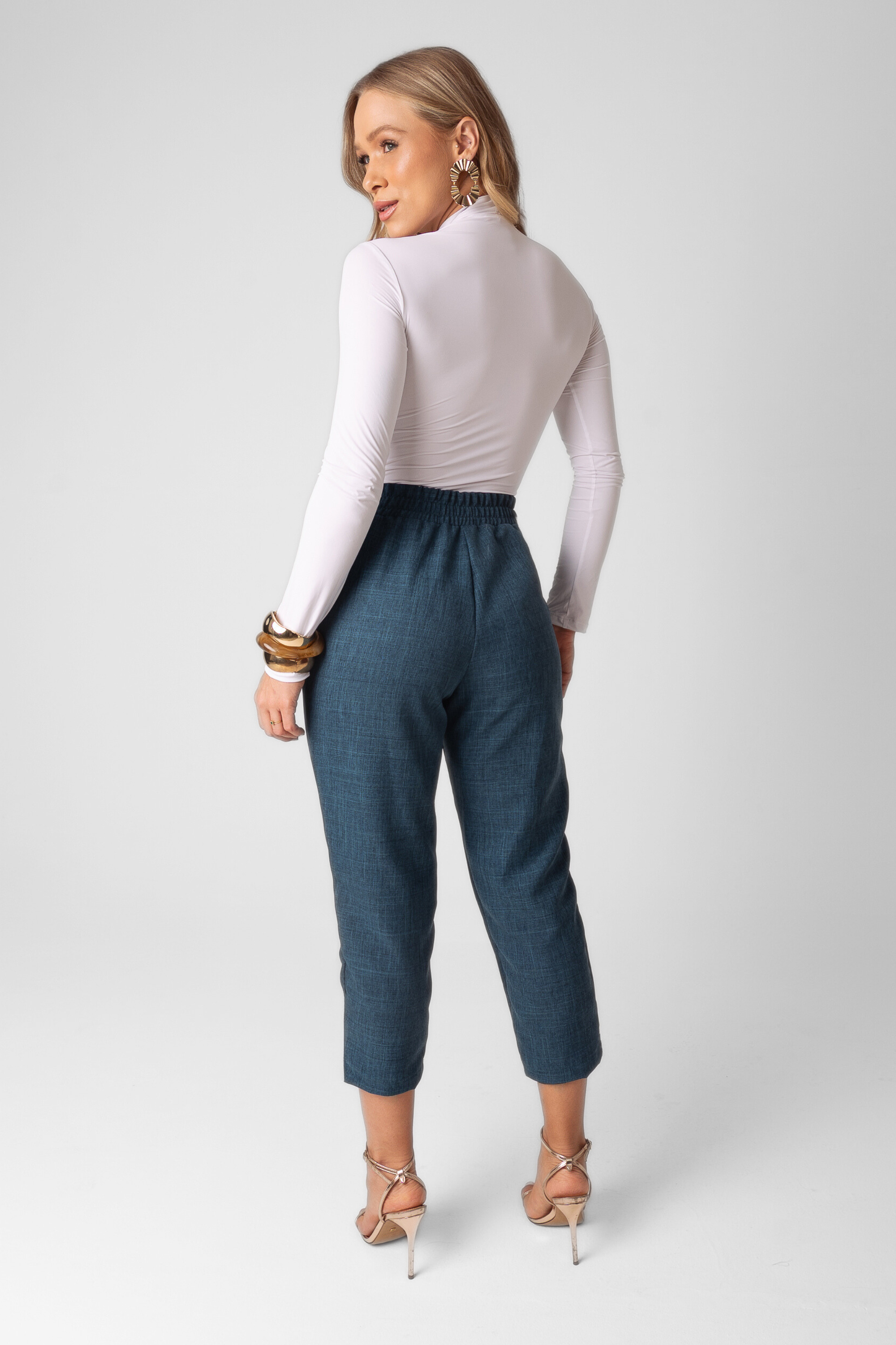 Calça Carrot Capri