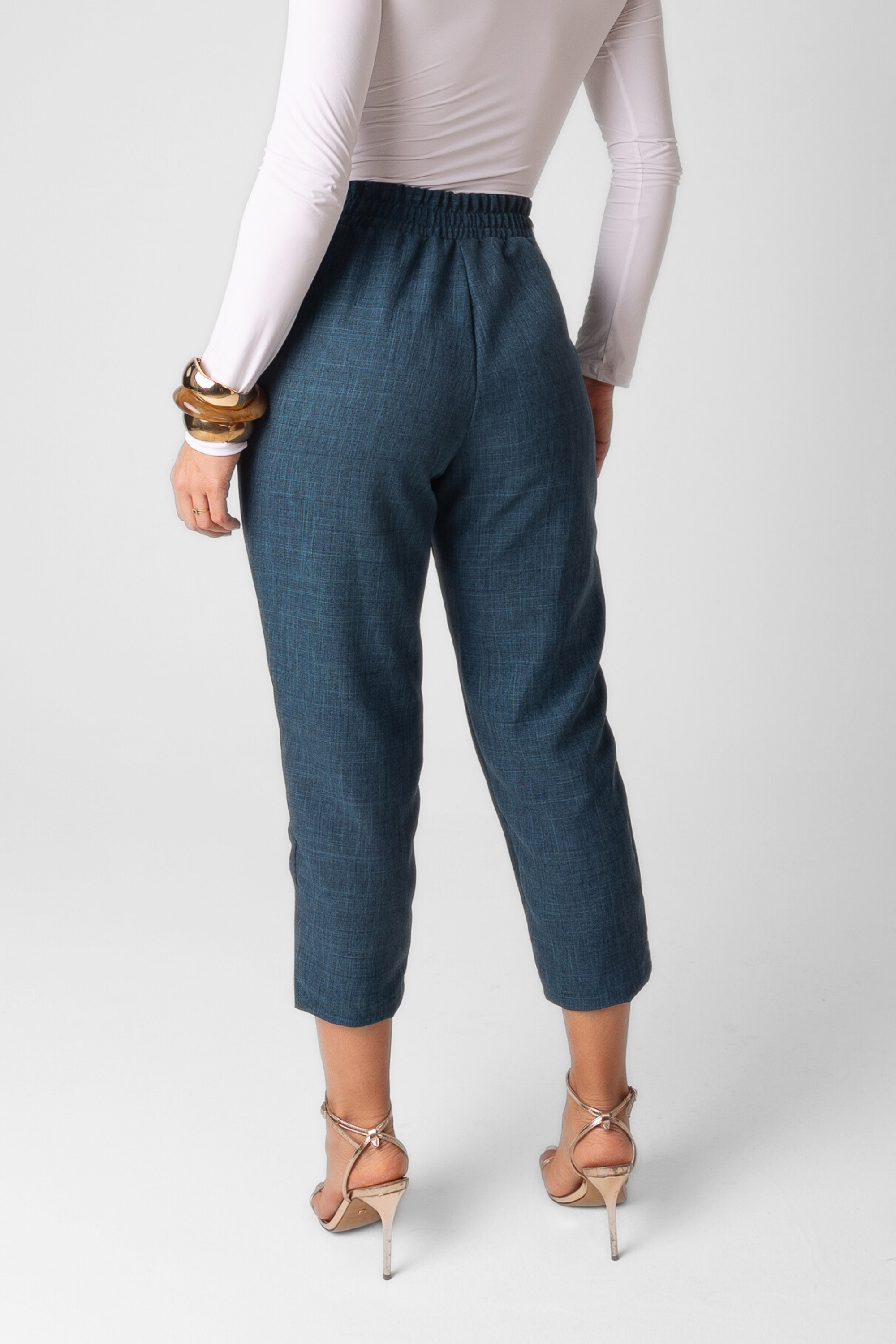Calça Carrot Capri