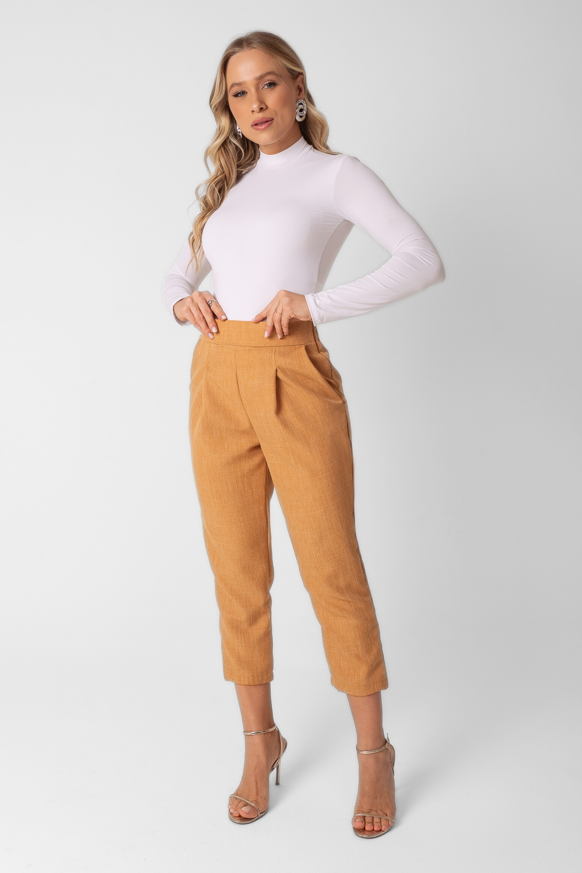 Calça Carrot Capri
