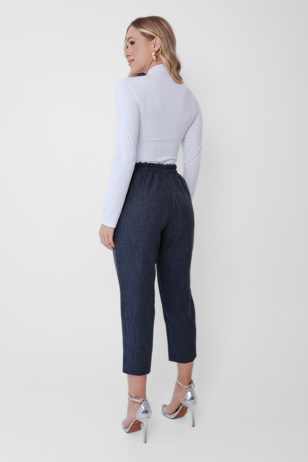 Calça Carrot Capri