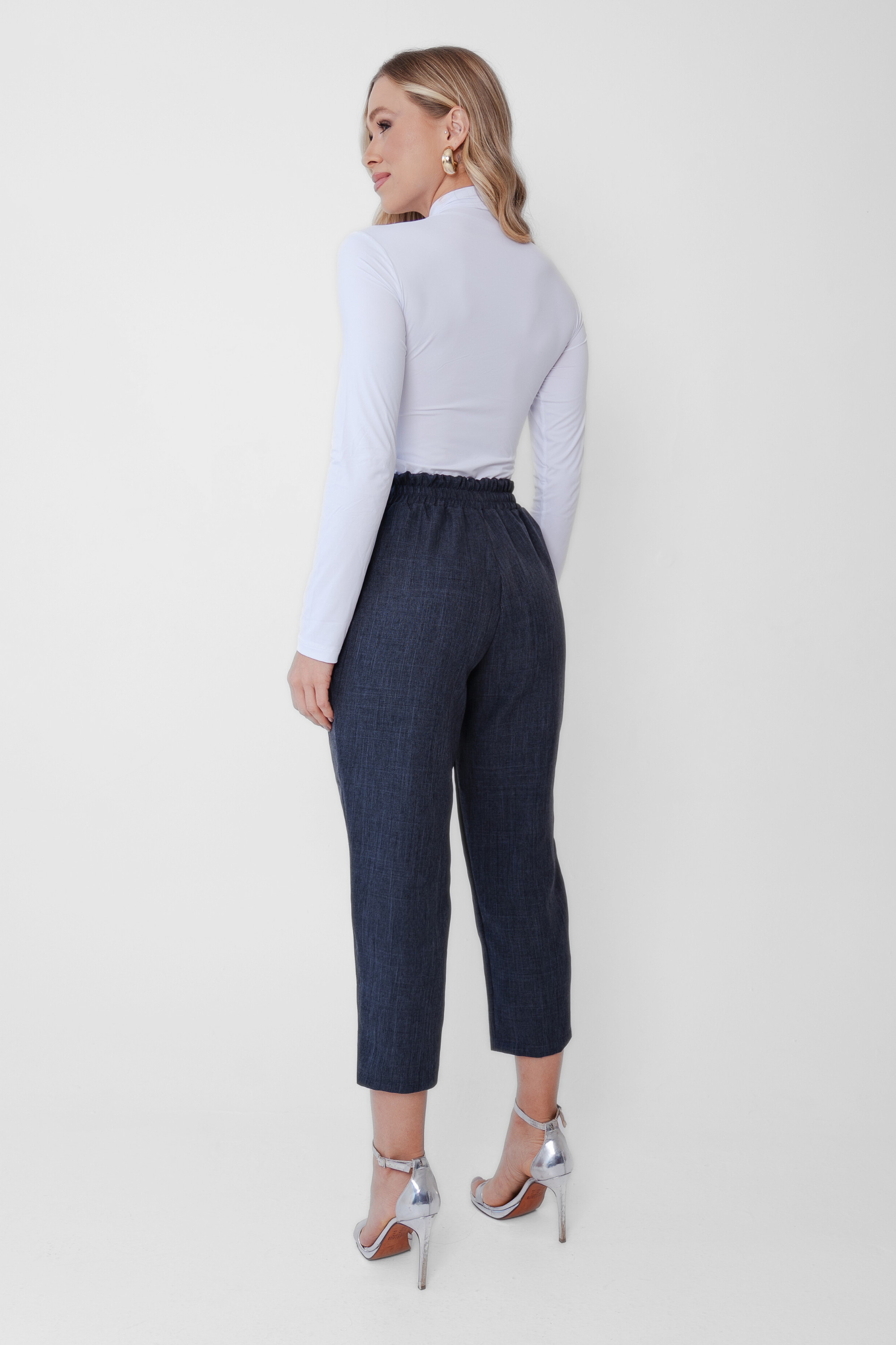 Calça Carrot Capri
