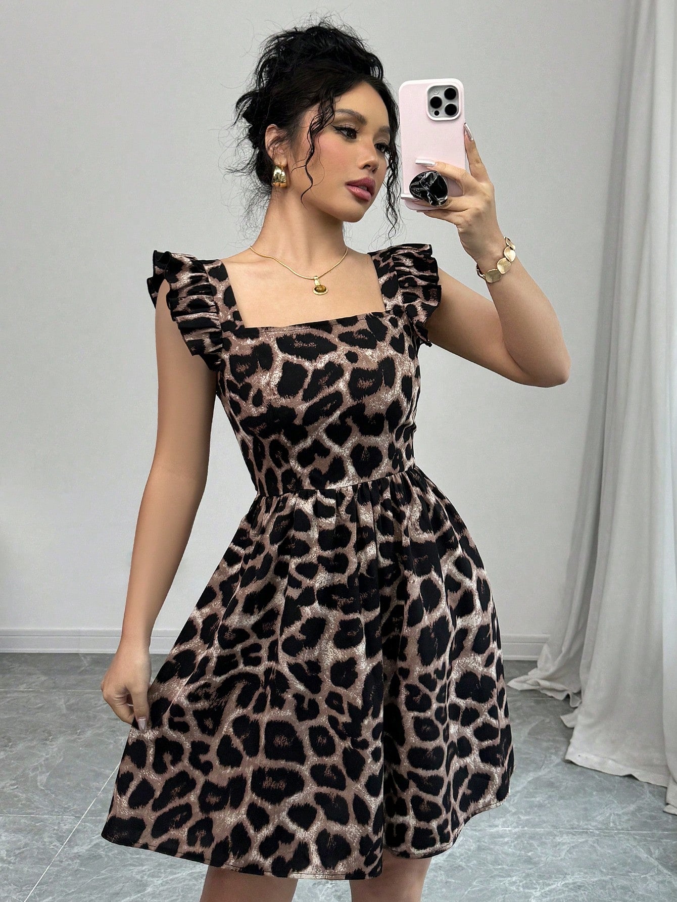 Vestido com Estampa Aleatória e Manga Curta para Férias