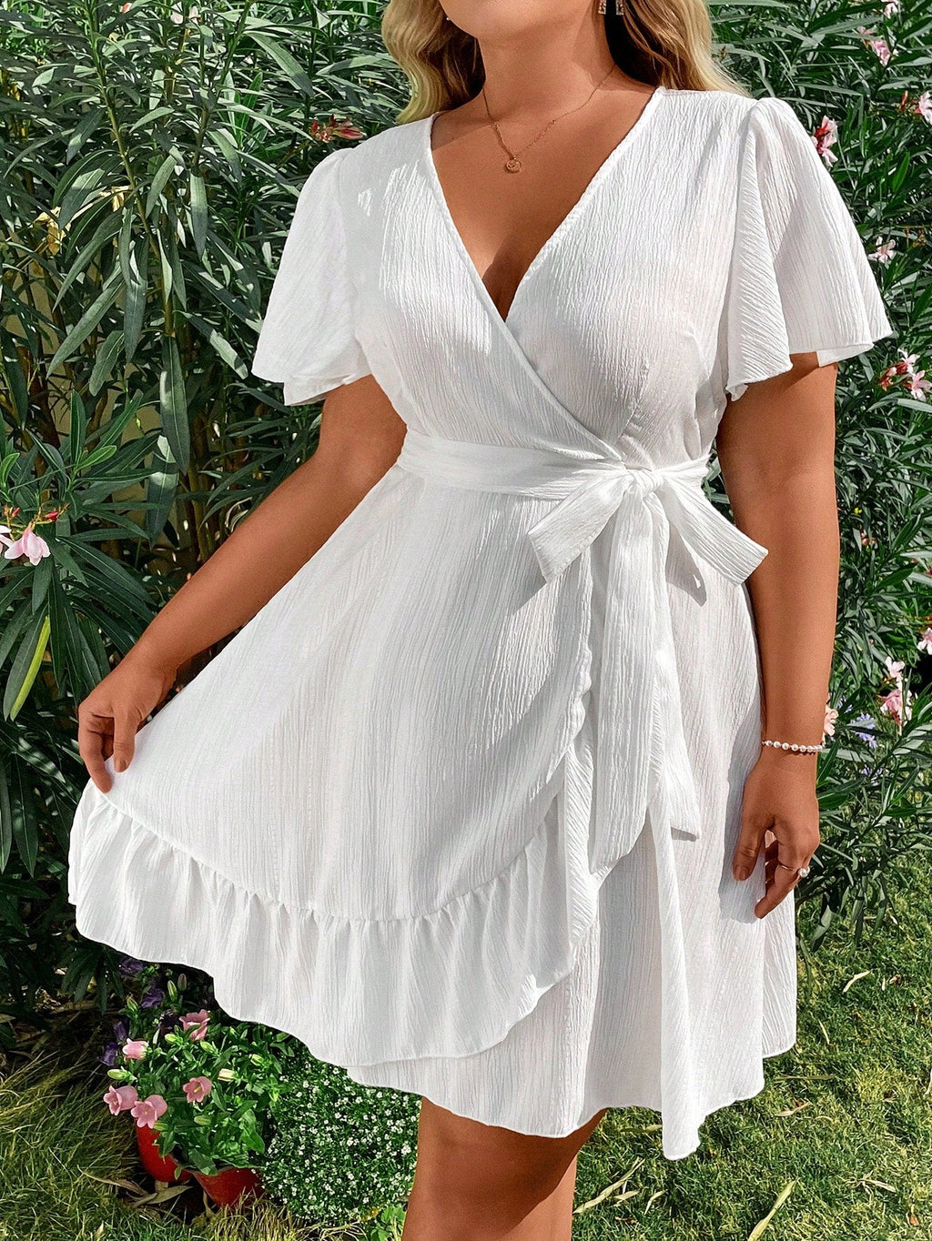 Vestido Plus Size Casual, Bainha com Babado e Manga Esvoaçant